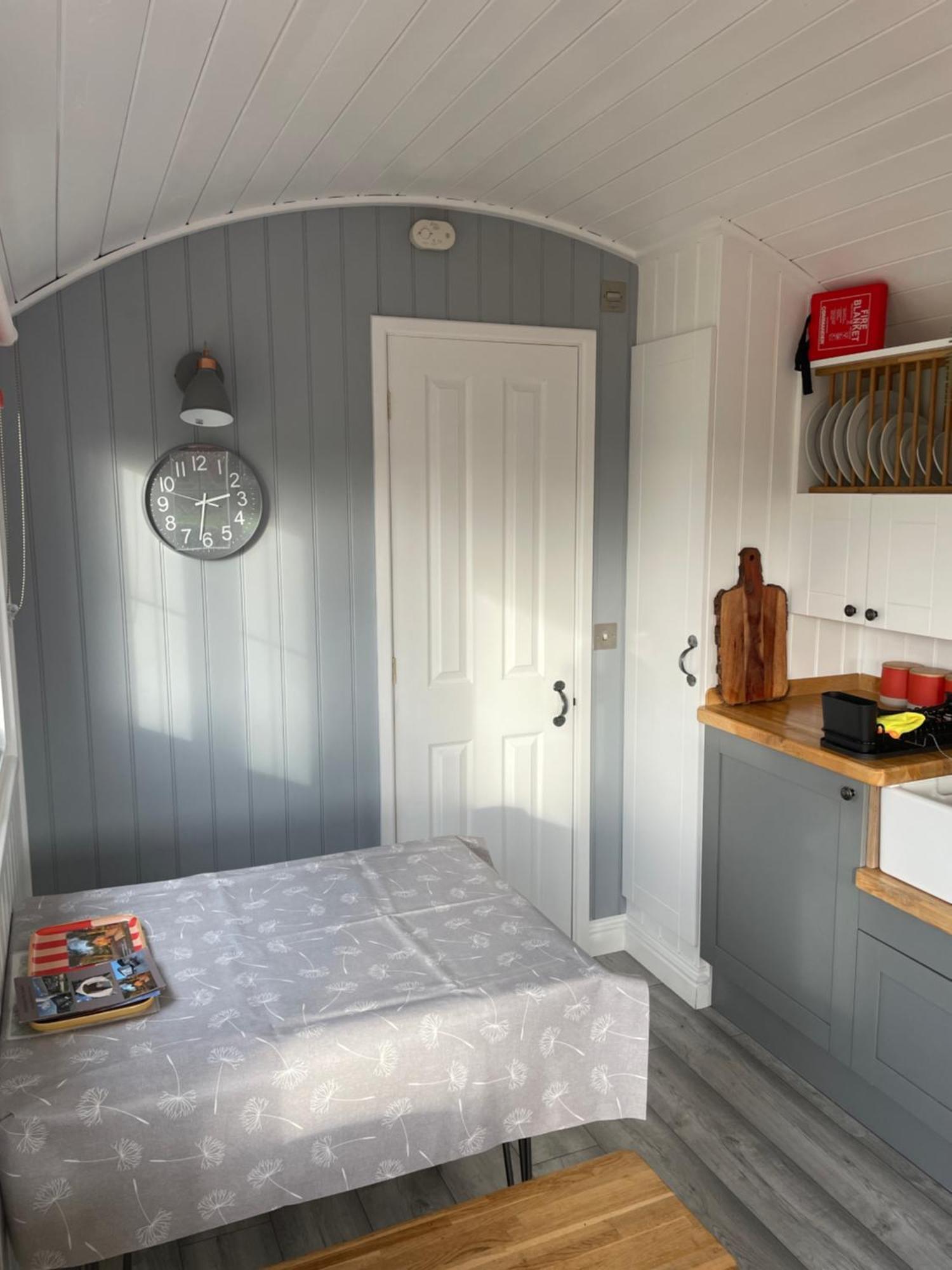 The Shepherd'S Hut Mixbury Exterior photo