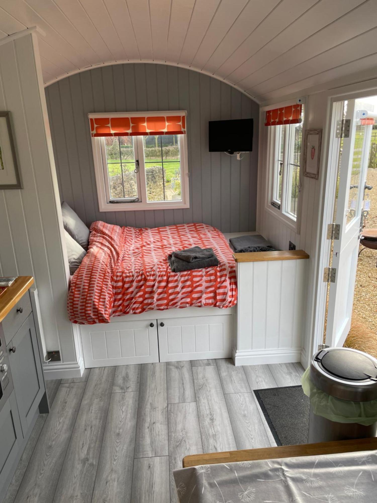 The Shepherd'S Hut Mixbury Exterior photo
